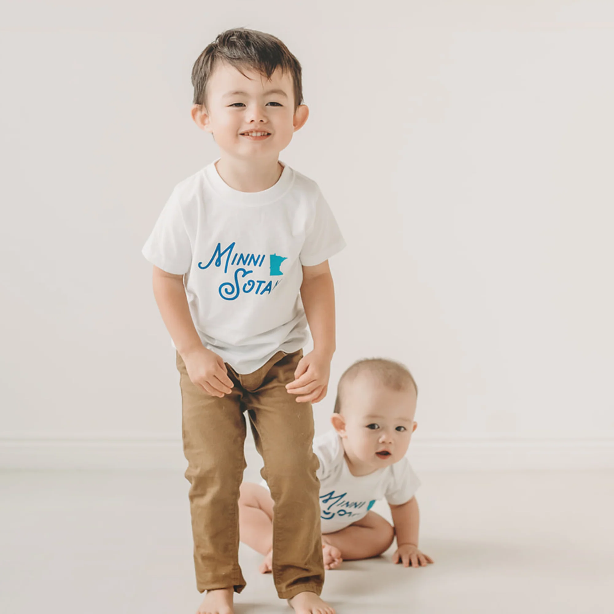 Cotton Tee - Minni-sotan by Sweetpea + Co - Image 4